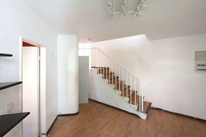 Großzügige 6-Zimmer-Maisonette mit Gestaltungsspielraum – WBS mit Dringlichkeit erforderlich — photo 1